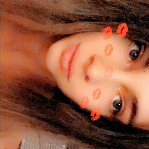 Meet your Posher, Becca - Picture 1 of 1